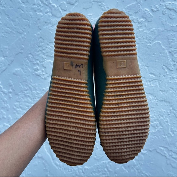 Chooka Green and Tan Flats - Picture 6 of 8